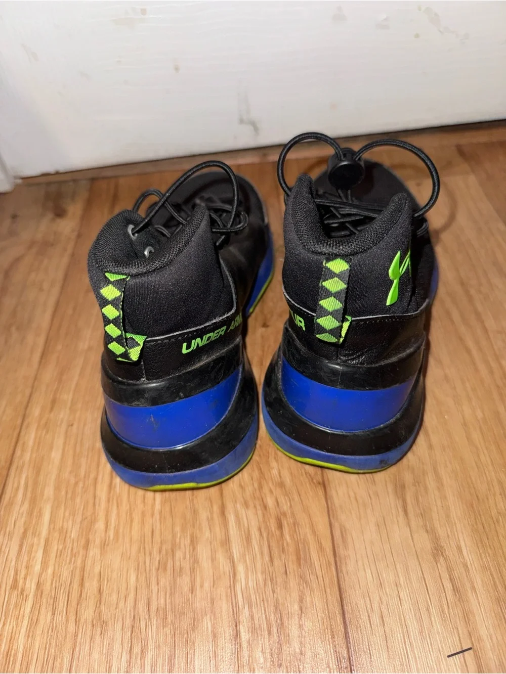 Boys Under Armour Black sneakers 2.5 Youth
